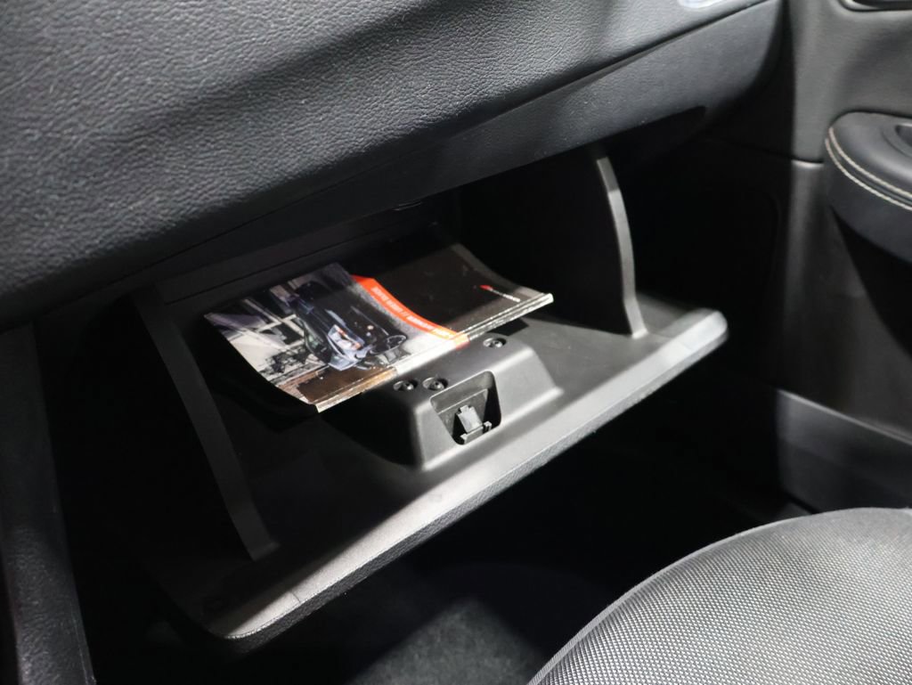 Used 2014 Dodge Avenger SE image 28