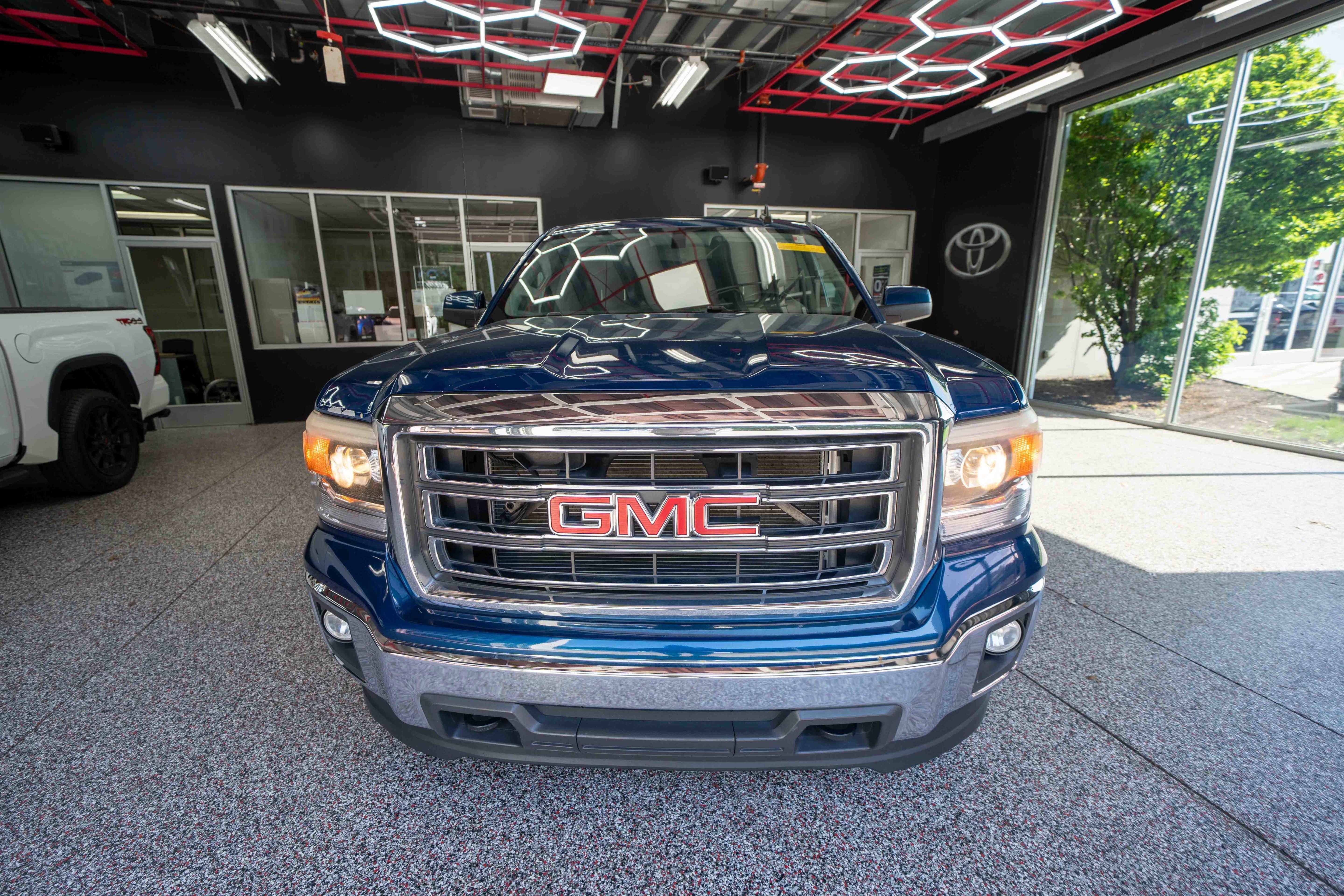 Used 2015 GMC Sierra 1500 SLE w/ SLE Value Package AWD/4WD image 6