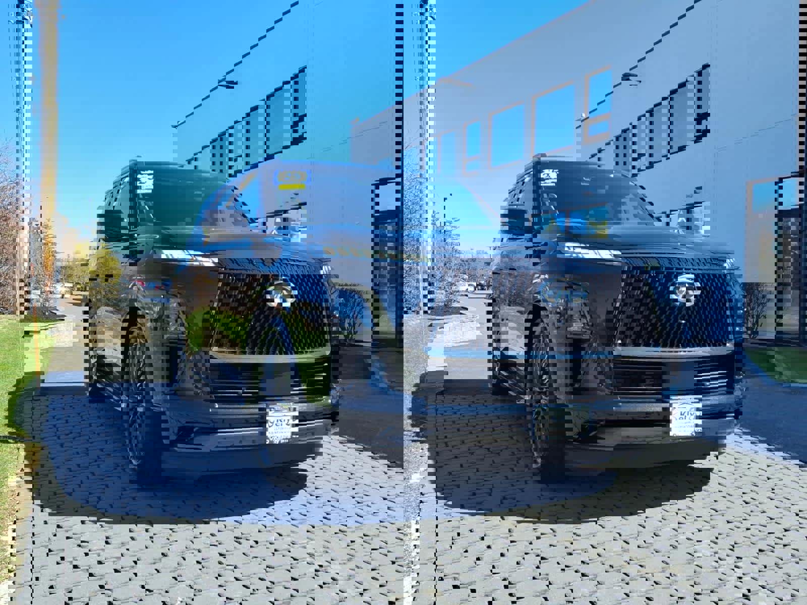 Certified 2025 INFINITI QX80 Autograph image 3