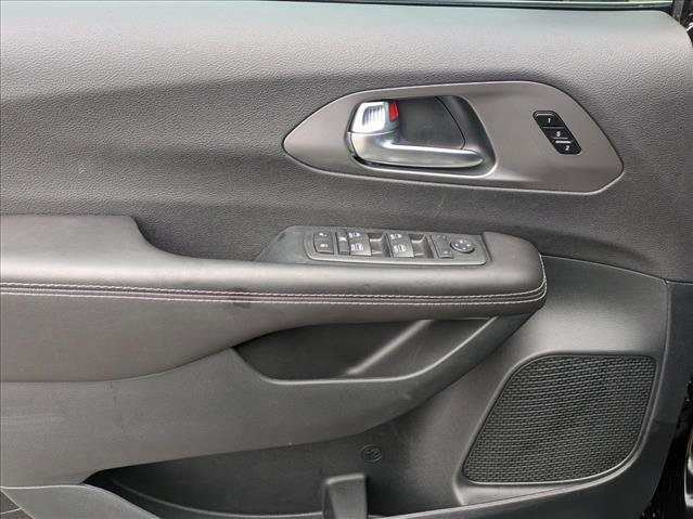 New 2026 Chrysler Pacifica Select image 16