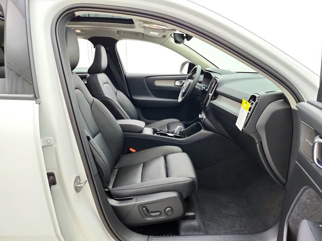 New 2026 Volvo XC40 B5 Ultra w/ Protection Package Premier AWD/4WD image 18