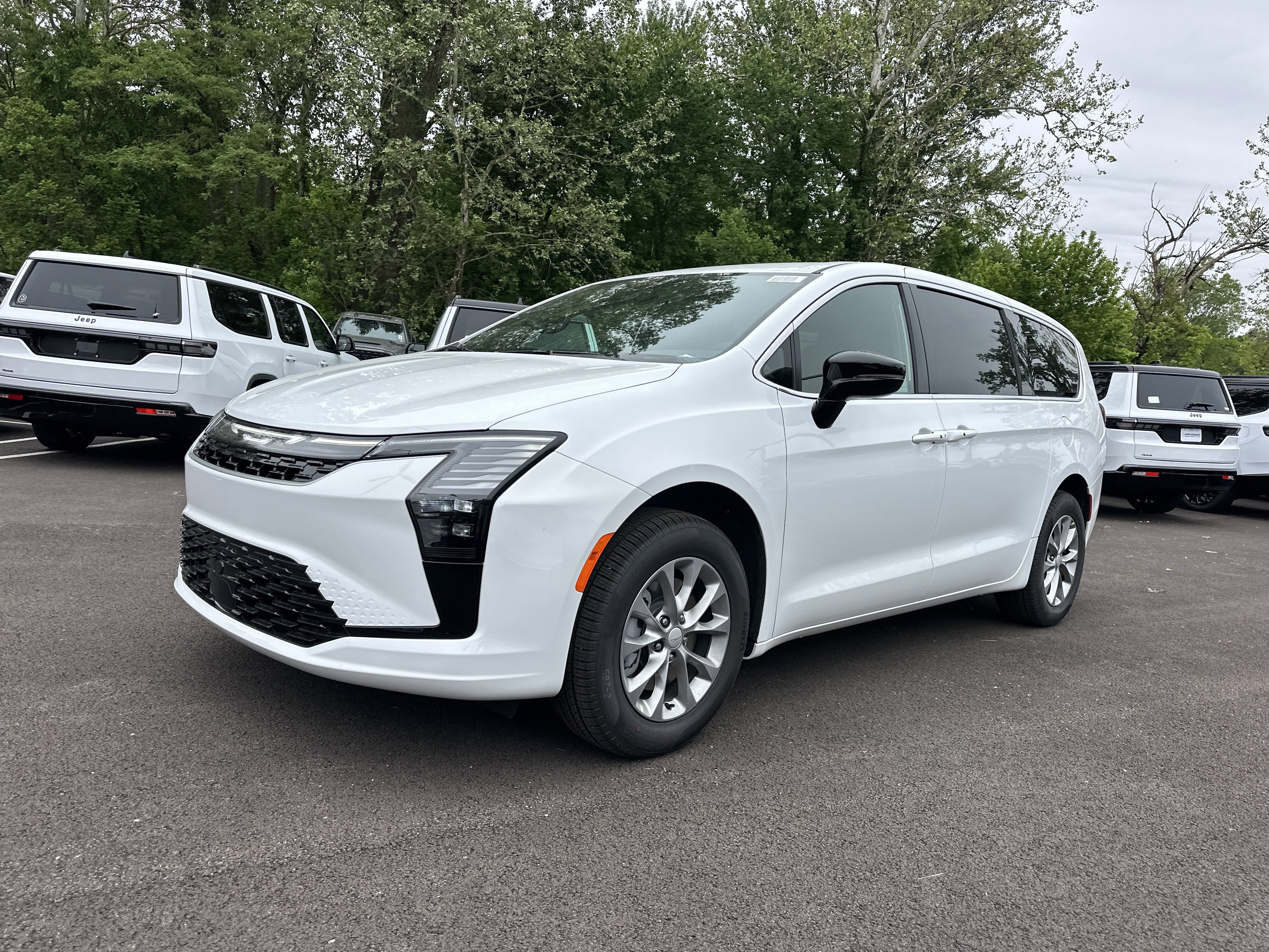 New 2027 Chrysler Pacifica Select AWD/4WD image 22