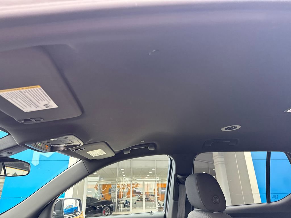 Used 2023 Chevrolet Traverse LT image 24