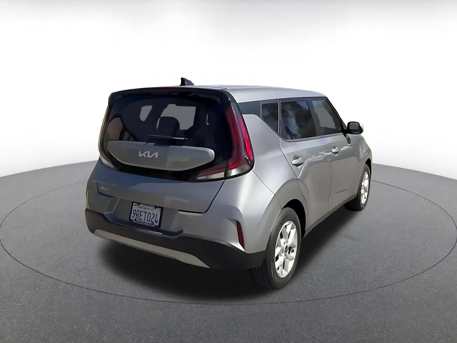 Used 2025 Kia Soul LX w/ LX Technology Package FWD image 13
