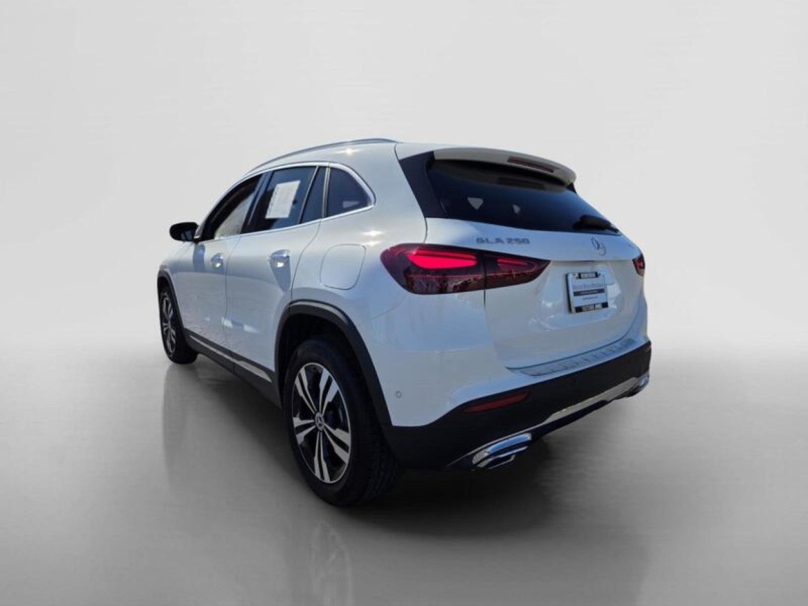 Certified 2026 Mercedes-Benz GLA 250 w/ Exclusive Package image 3