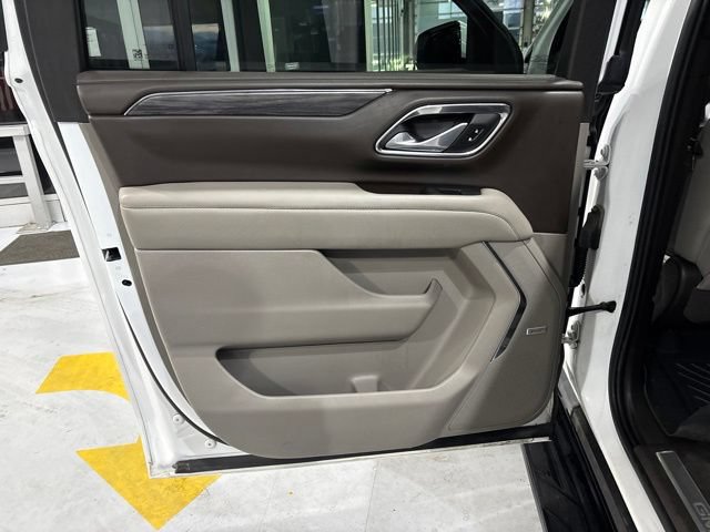 Used 2023 GMC Yukon XL SLT AWD/4WD image 16
