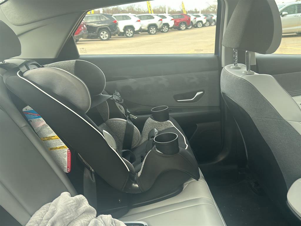 Used 2023 Hyundai Elantra Limited image 6