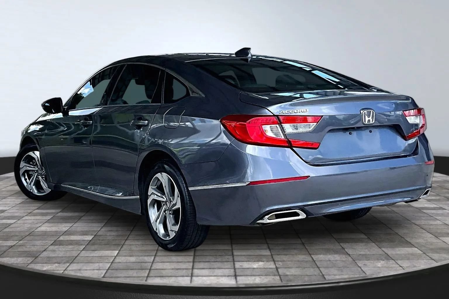Used 2019 Honda Accord EX-L image 4