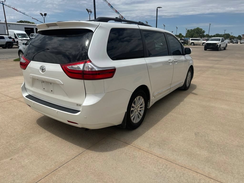 Used 2015 Toyota Sienna XLE Premium FWD image 34