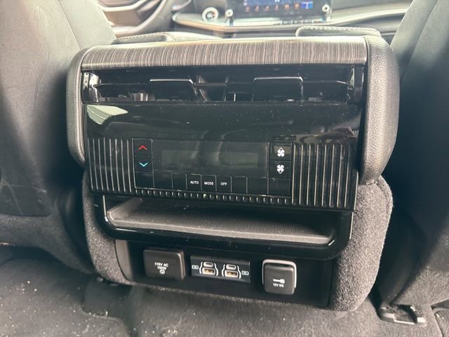 Used 2024 Jeep Wagoneer L Series II w/ Flexible Seating Group image 39