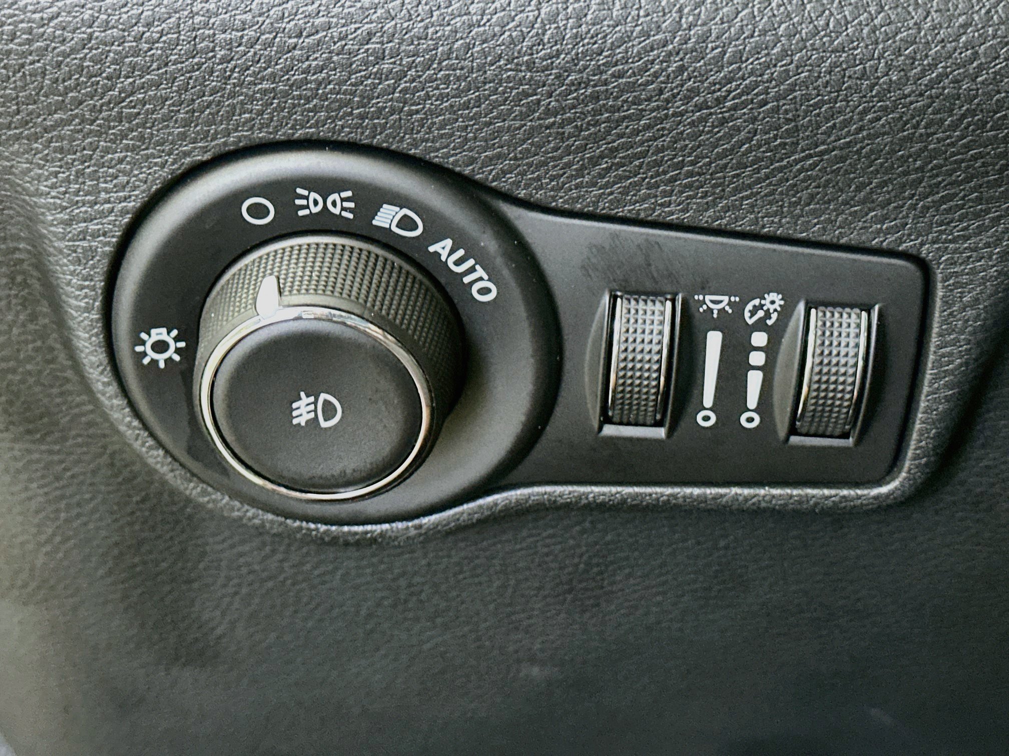 Used 2025 Jeep Compass Latitude AWD/4WD image 17