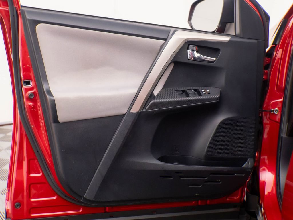 Used 2015 Toyota RAV4 XLE image 12