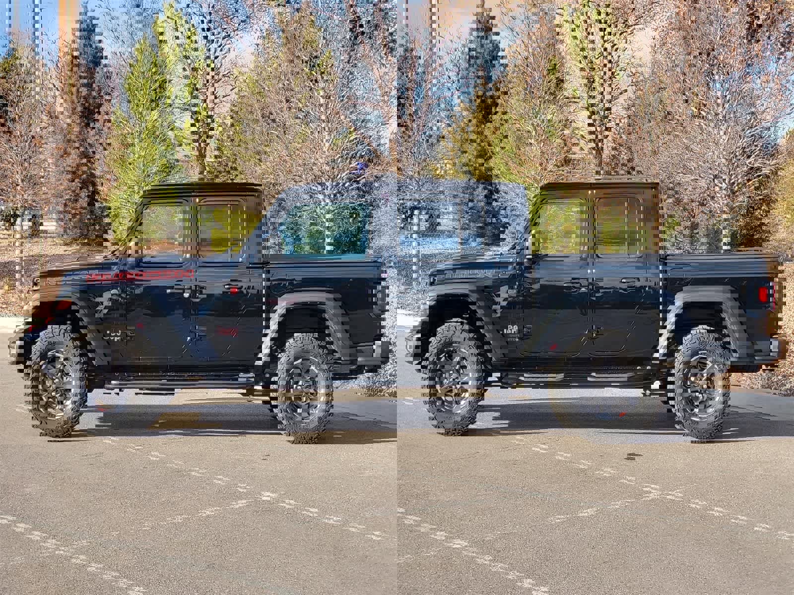 Used 2022 Jeep Gladiator Rubicon w/ Trailer Tow Package image 4