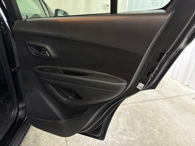 Used 2019 Chevrolet Trax LT w/ Sun & Sound Package AWD/4WD image 15