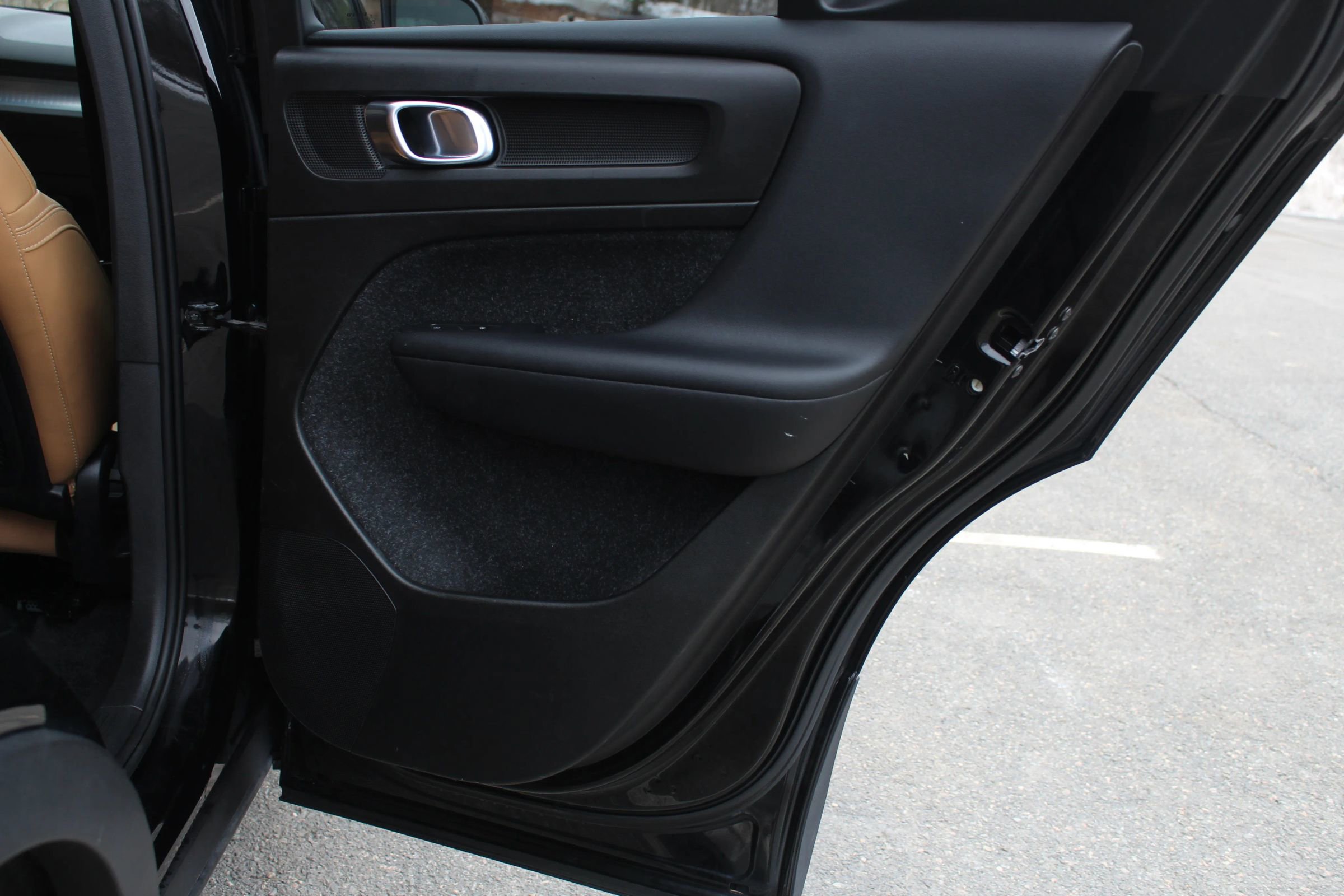 Used 2019 Volvo XC40 T5 Momentum image 16