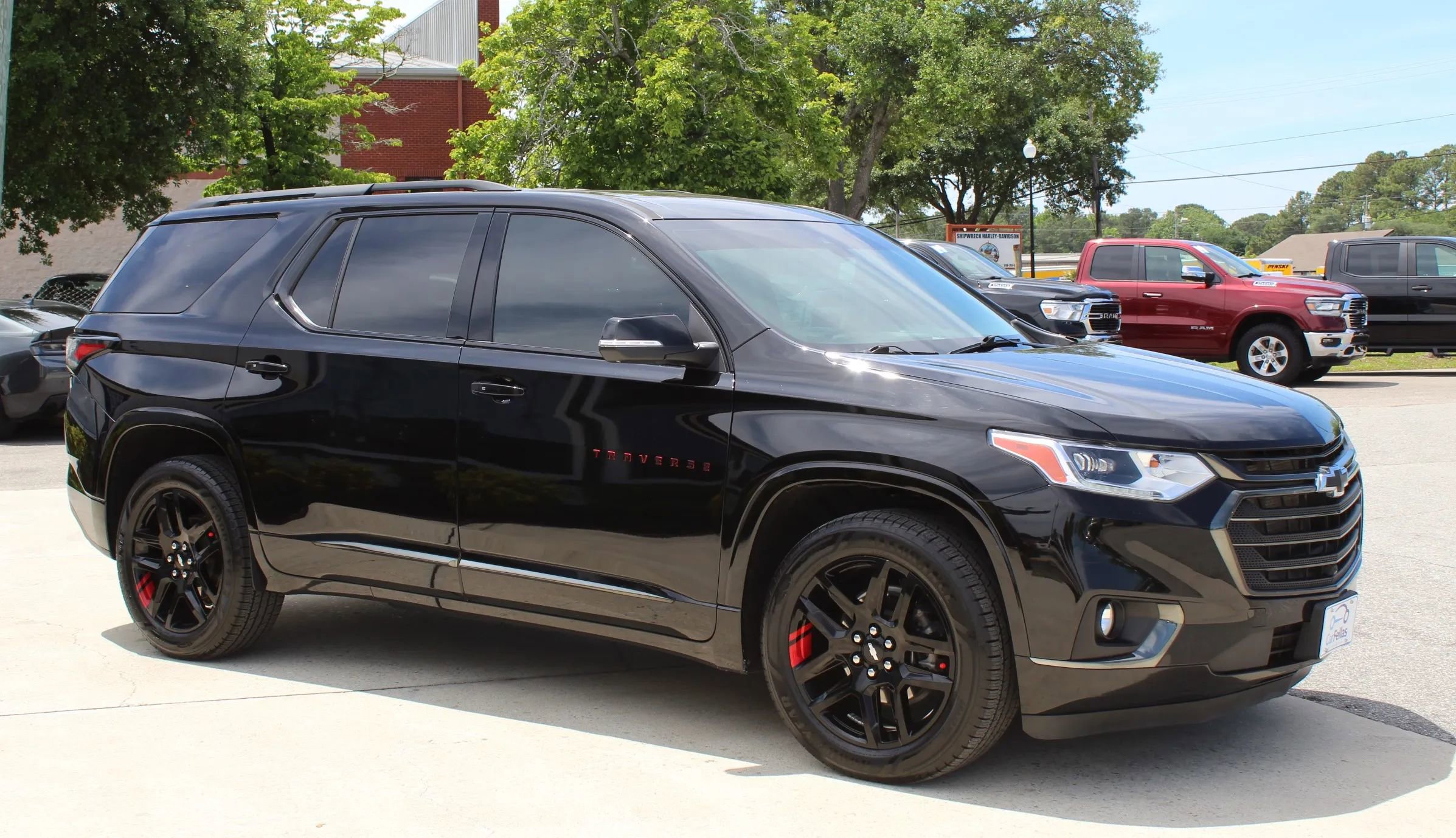 Used 2021 Chevrolet Traverse Premier w/ Redline Edition FWD image 7