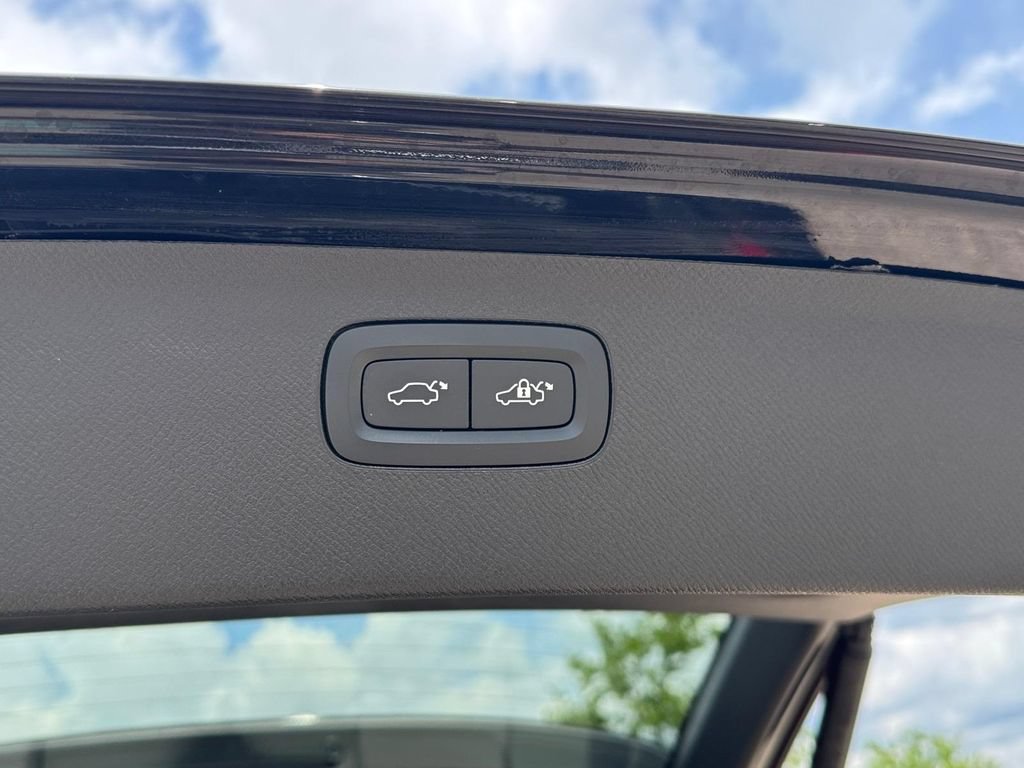 Certified 2023 Volvo XC90 B6 Plus w/ Protection Package AWD/4WD image 6