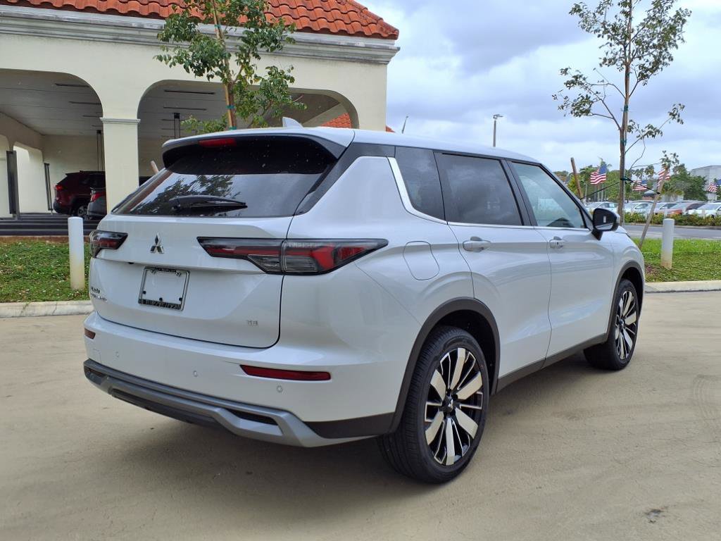 New 2025 Mitsubishi Outlander SE image 5