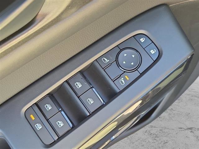 New 2025 Nissan Pathfinder S image 8