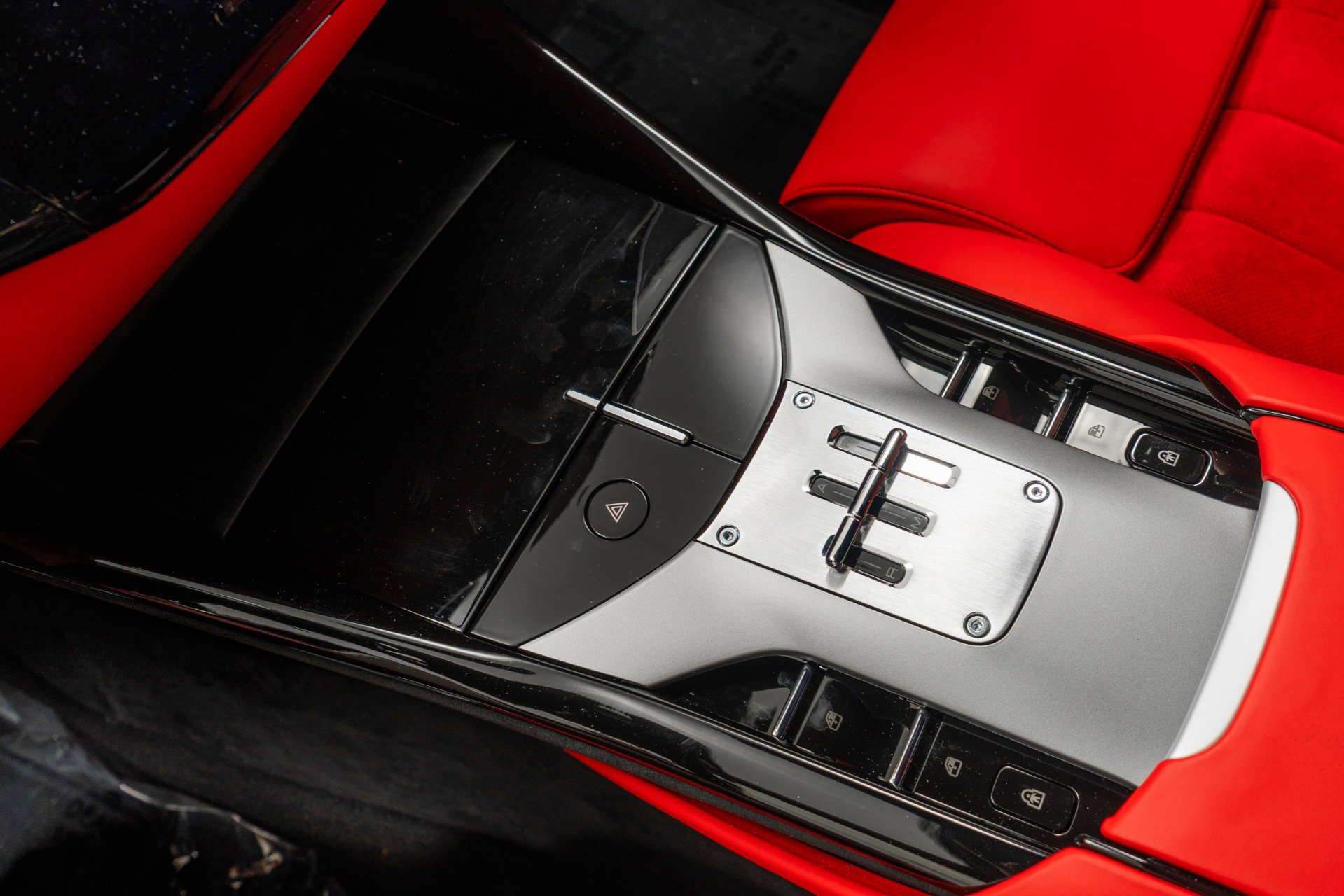 Used 2025 Ferrari Purosangue image 27