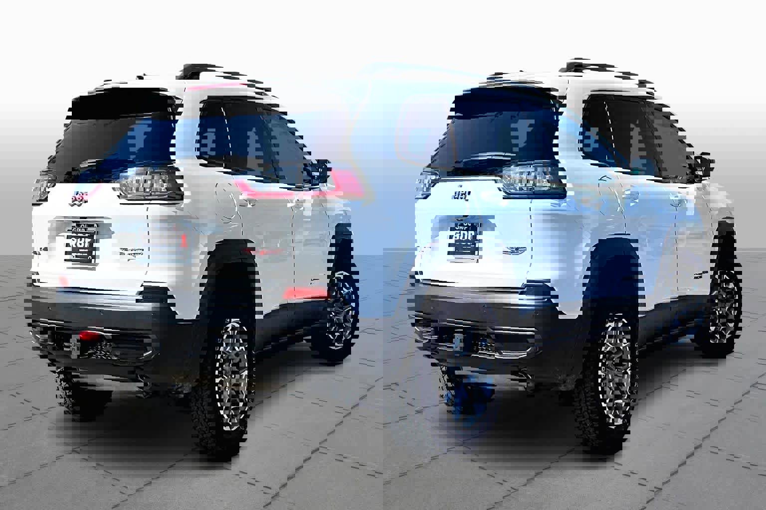 Used 2020 Jeep Cherokee Trailhawk w/ Cold Weather Group image 13