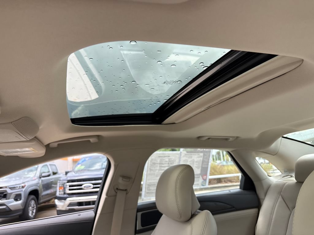 Used 2017 Lincoln MKZ Reserve FWD image 8