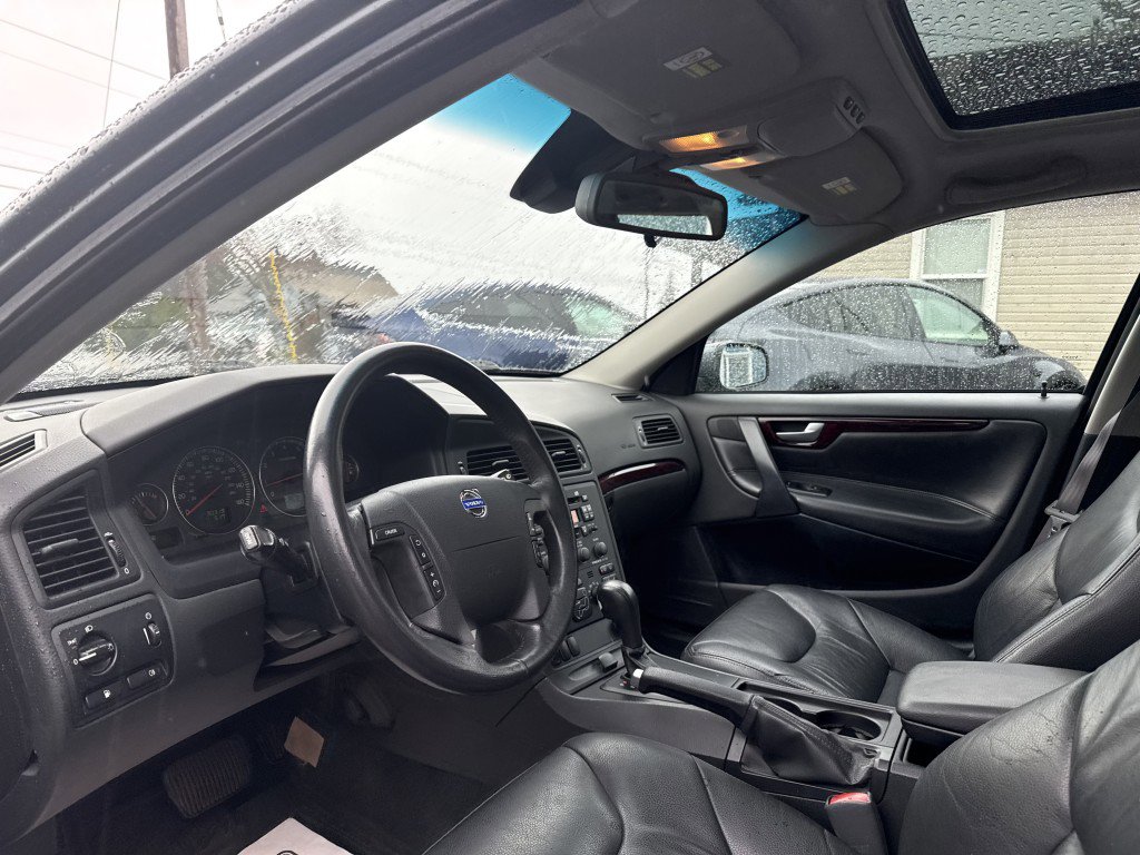 Used 2004 Volvo V70 2.5T FWD image 15