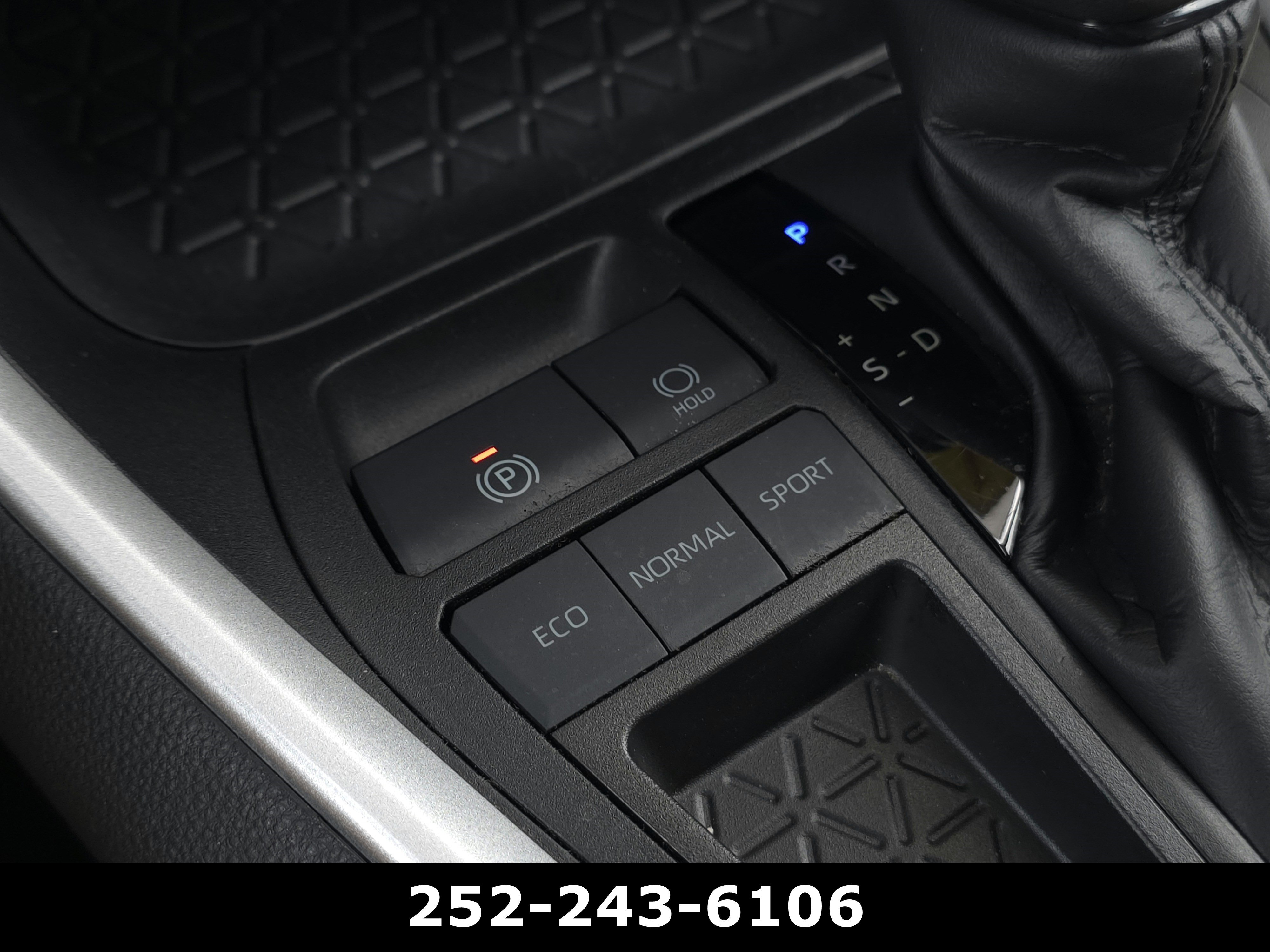 Used 2021 Toyota RAV4 LE FWD image 15