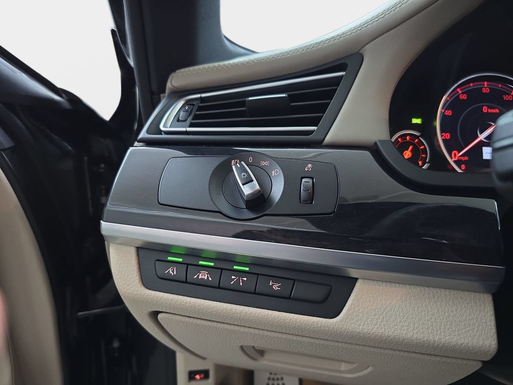 Used 2014 BMW 750Li xDrive AWD/4WD image 27