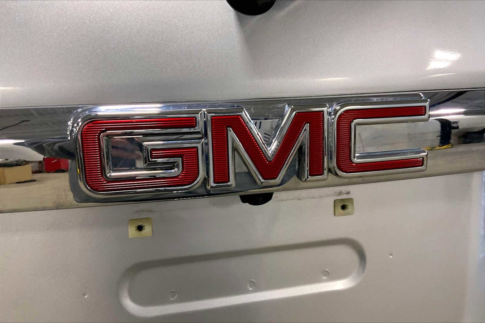 Used 2018 GMC Acadia SLE image 32