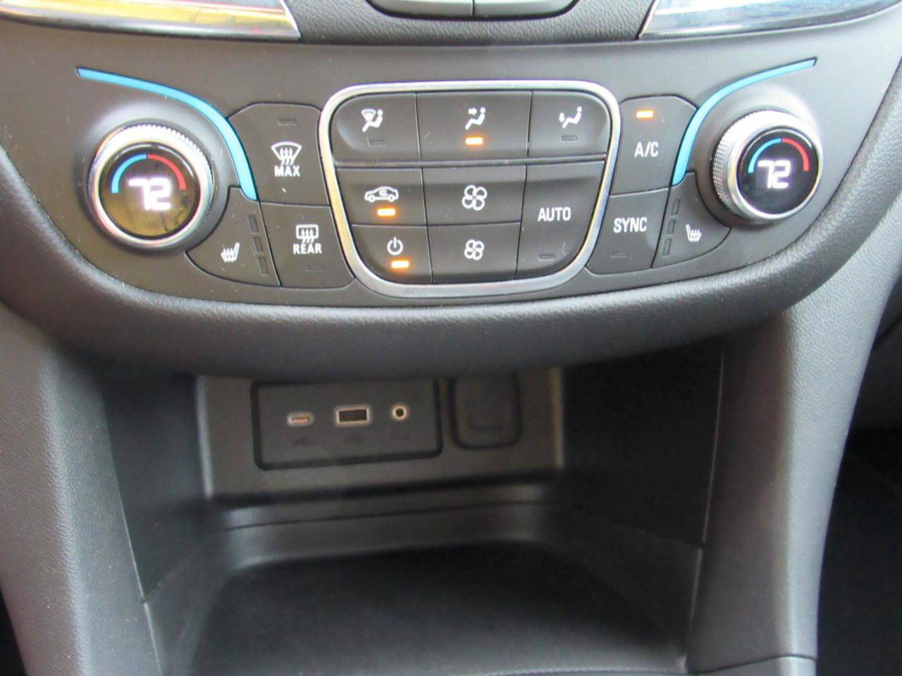 Used 2023 Chevrolet Equinox LT AWD/4WD image 27