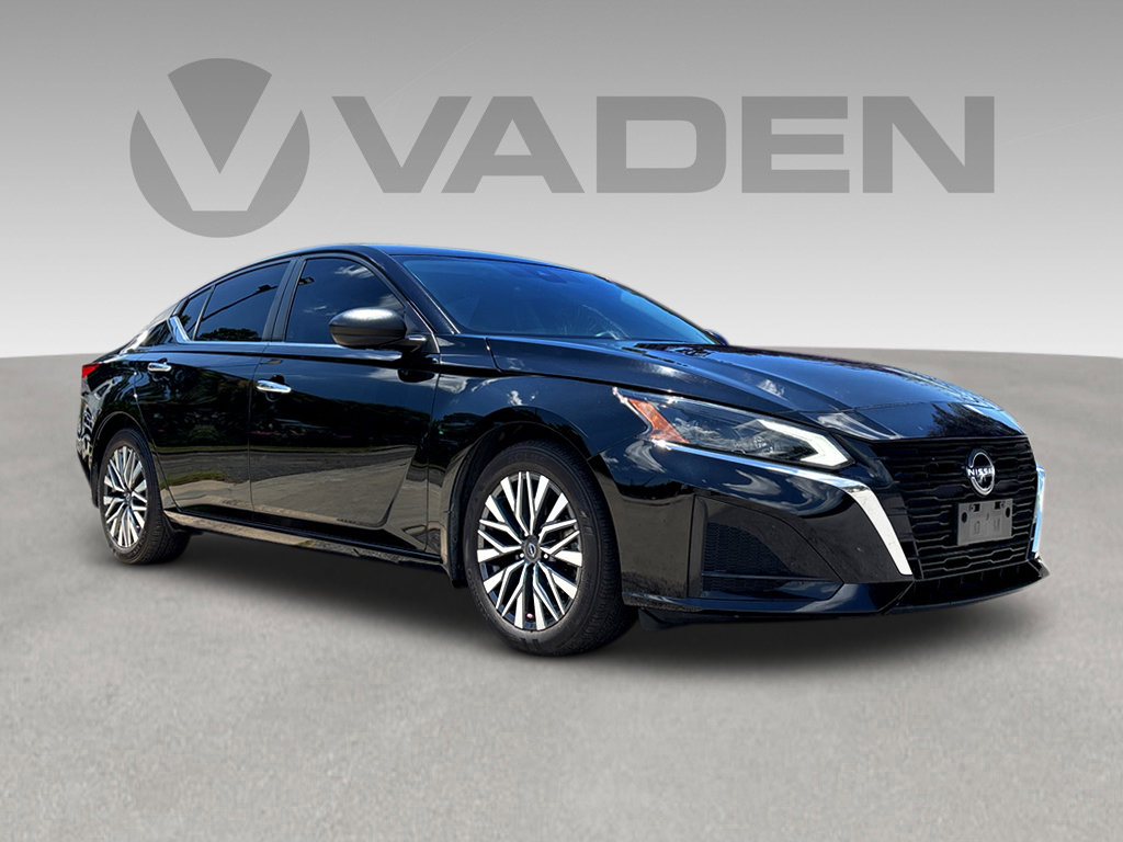 Used 2024 Nissan Altima 2.5 SV