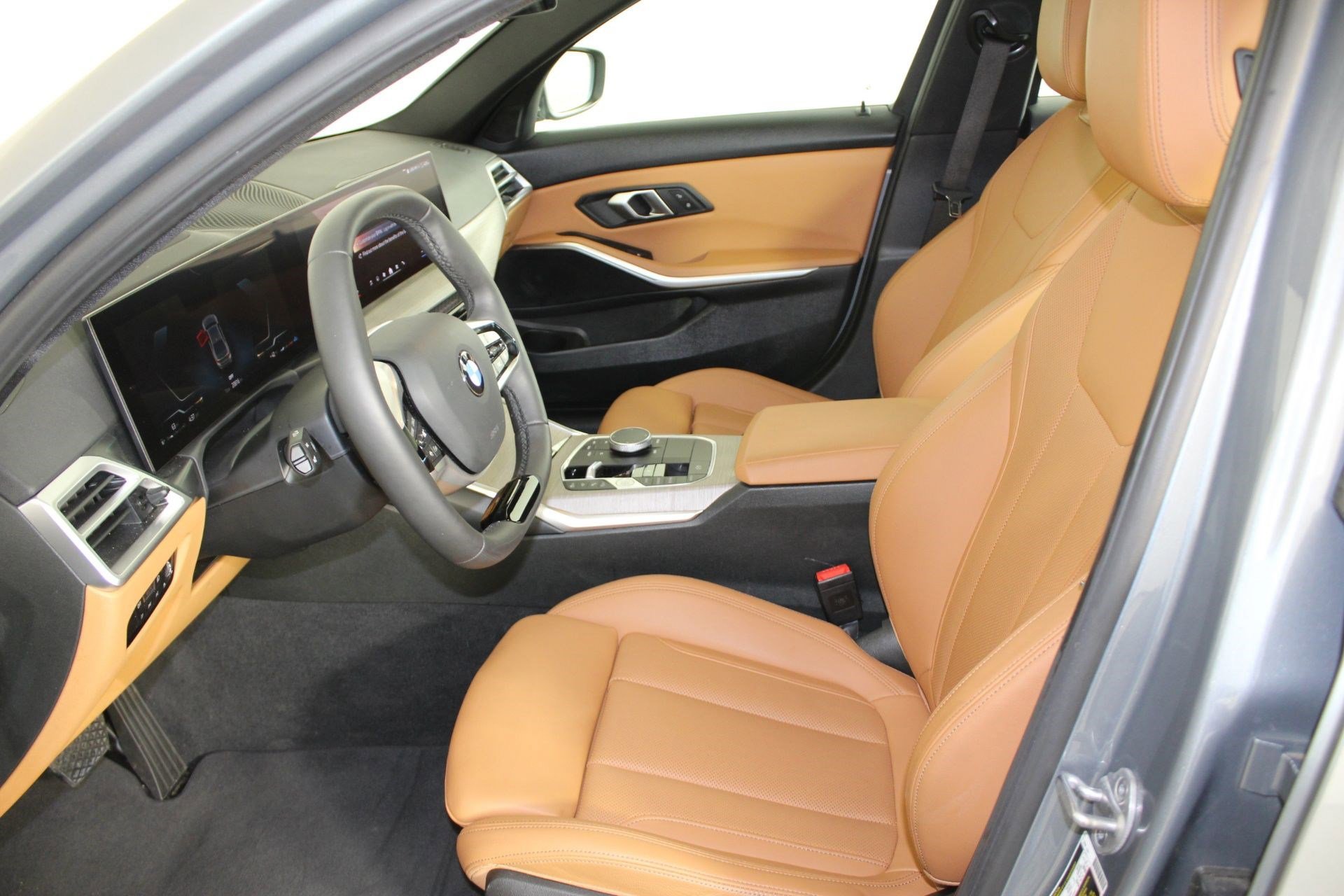 Certified 2025 BMW 330i xDrive Sedan image 5