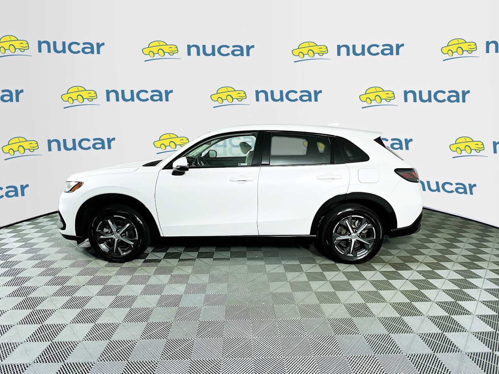 Used 2023 Honda HR-V EX-L image 4