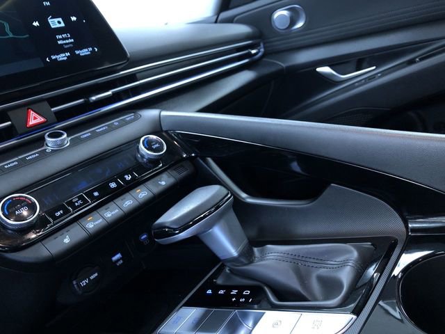 Used 2025 Hyundai Elantra SEL image 28