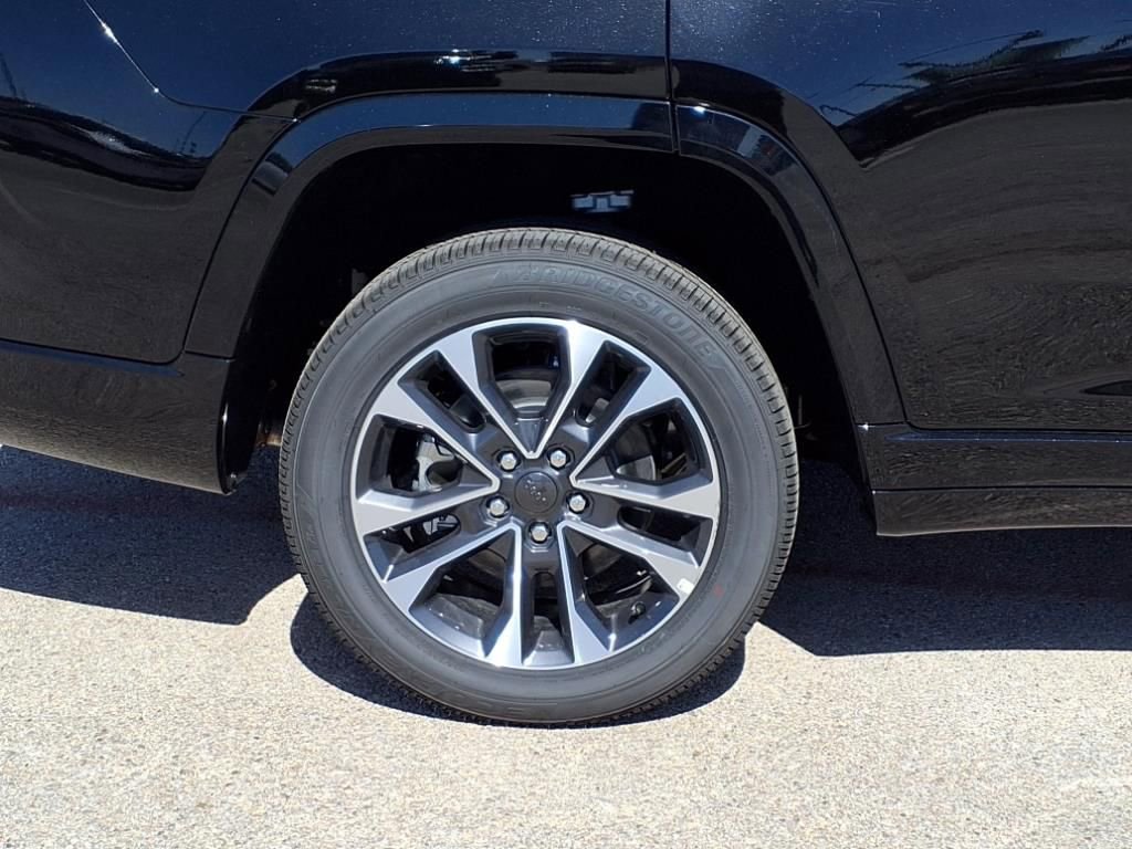 New 2025 Jeep Grand Cherokee L Overland w/ Luxury Tech Group IV image 4