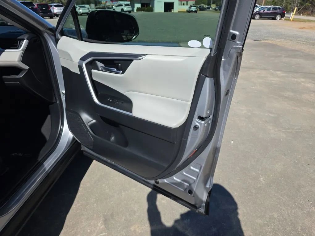 Used 2021 Toyota RAV4 XLE image 46