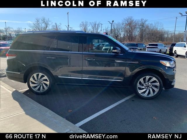 Used 2023 Lincoln Navigator Reserve AWD/4WD image 8