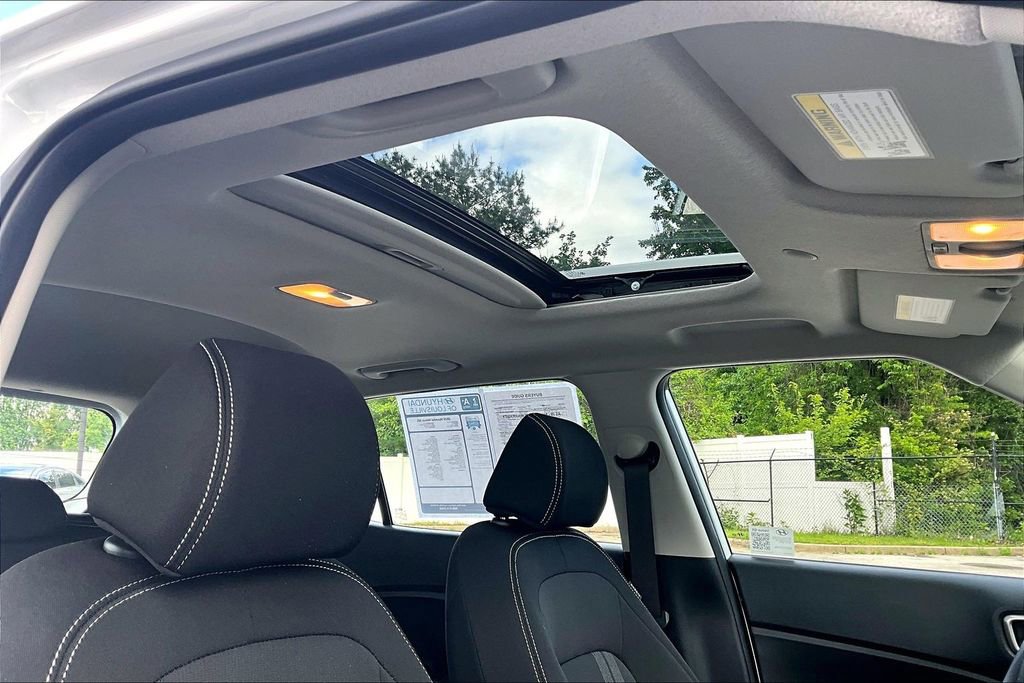 Used 2025 Hyundai Venue SEL FWD image 22
