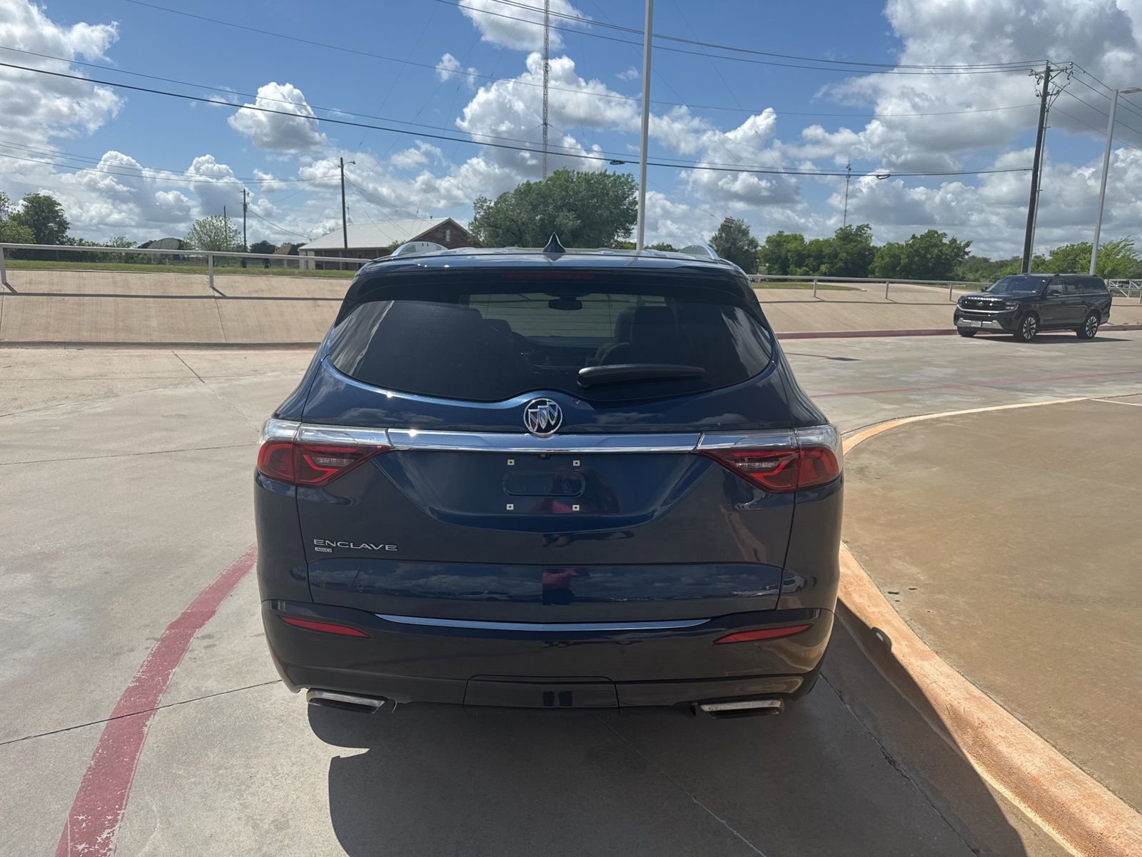 Used 2023 Buick Enclave Essence w/ Experience Buick Package image 6