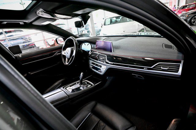 Used 2019 BMW 750i xDrive w/ M Sport Package AWD/4WD image 27