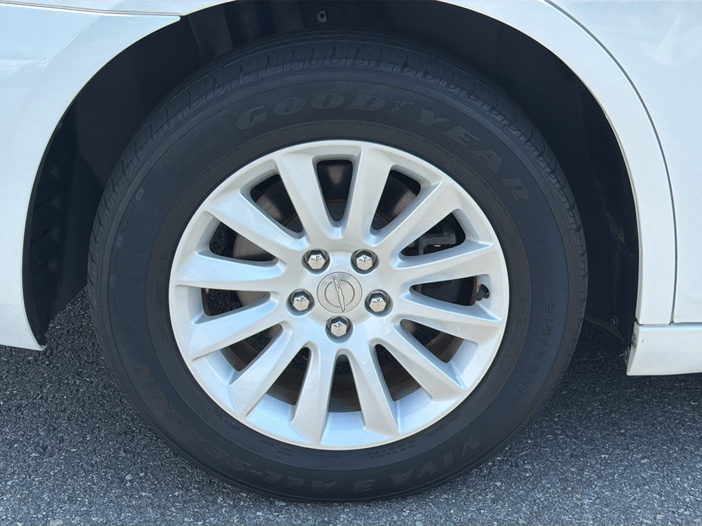 Used 2013 Chrysler 300 RWD image 33
