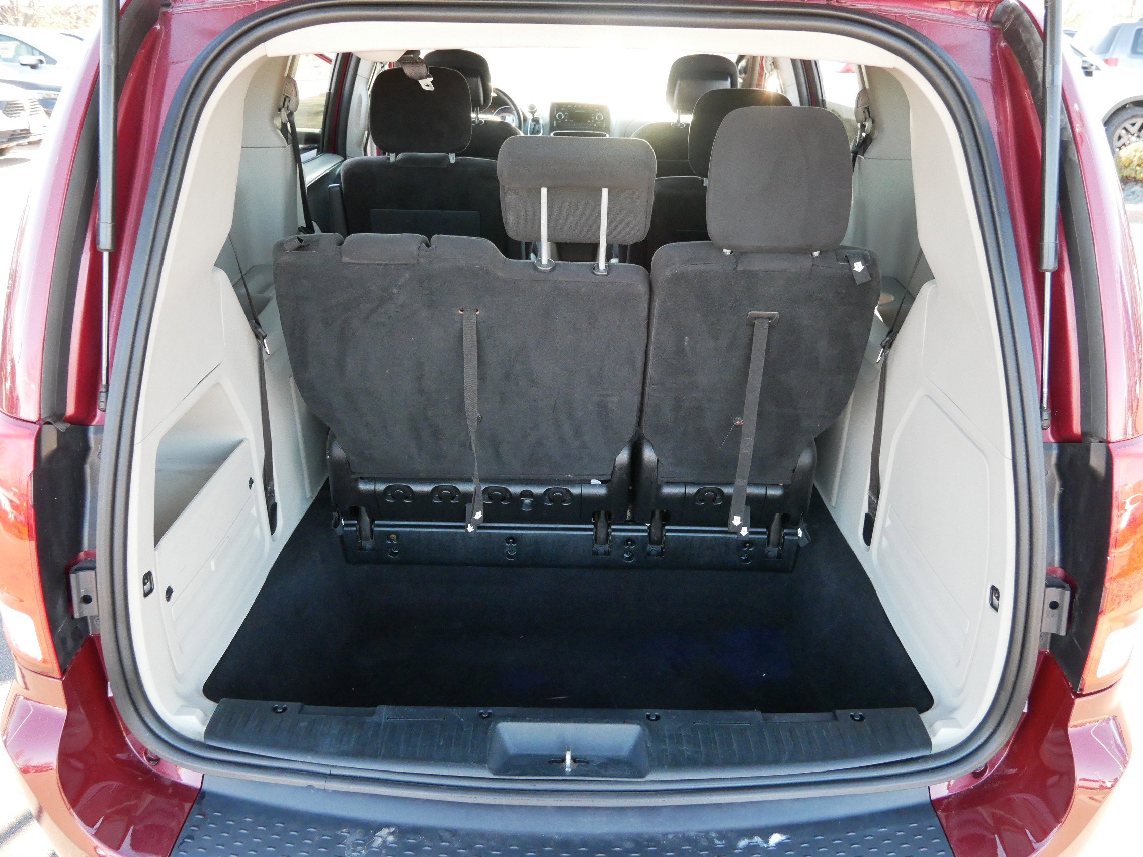 Used 2014 Dodge Grand Caravan SE image 18