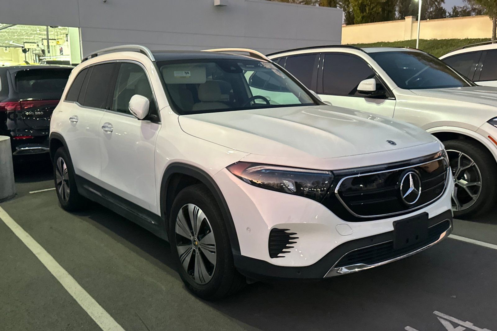 Used 2023 Mercedes-Benz EQB 300 4MATIC w/ Exclusive Package image 11