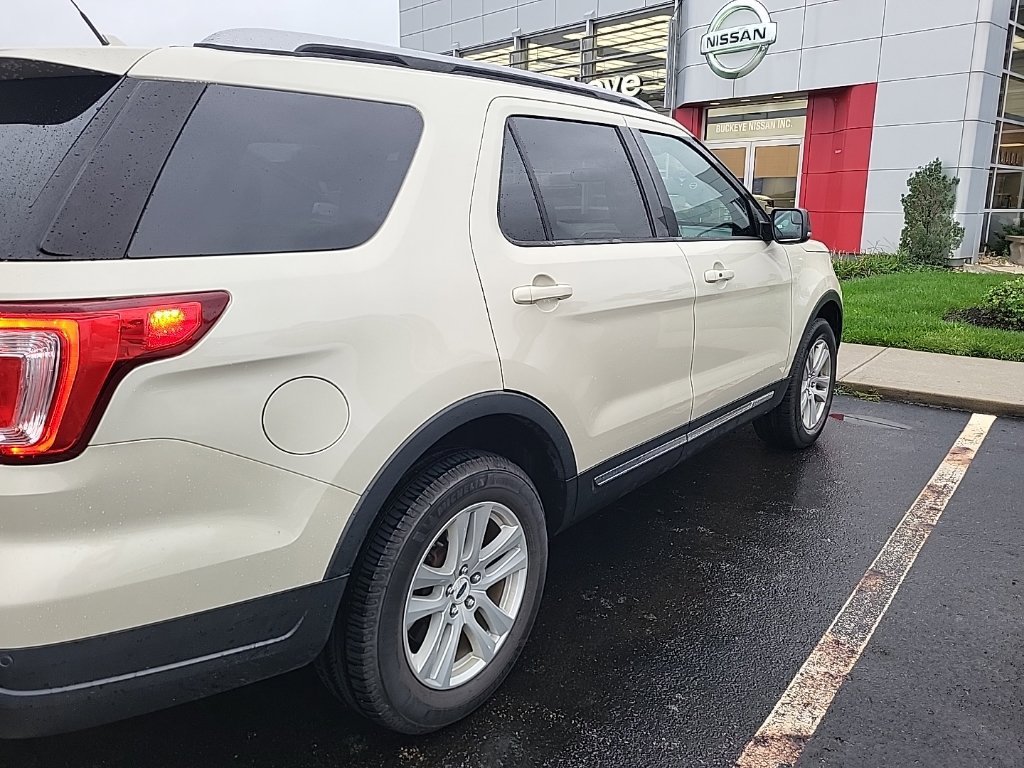 Used 2018 Ford Explorer XLT w/ Equipment Group 202A AWD/4WD image 4