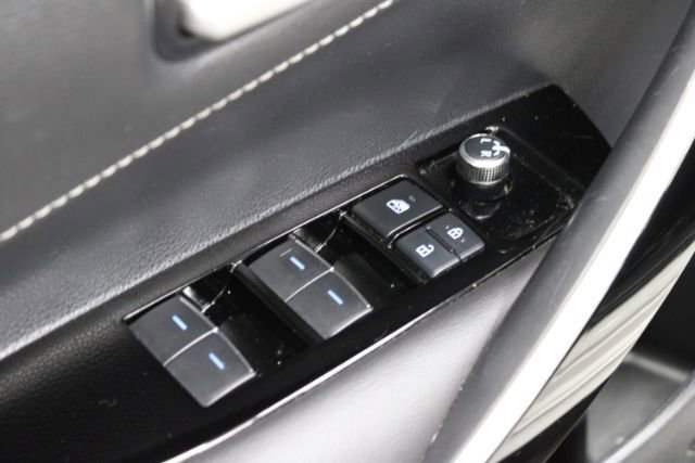 Used 2019 Toyota Corolla XSE FWD image 11