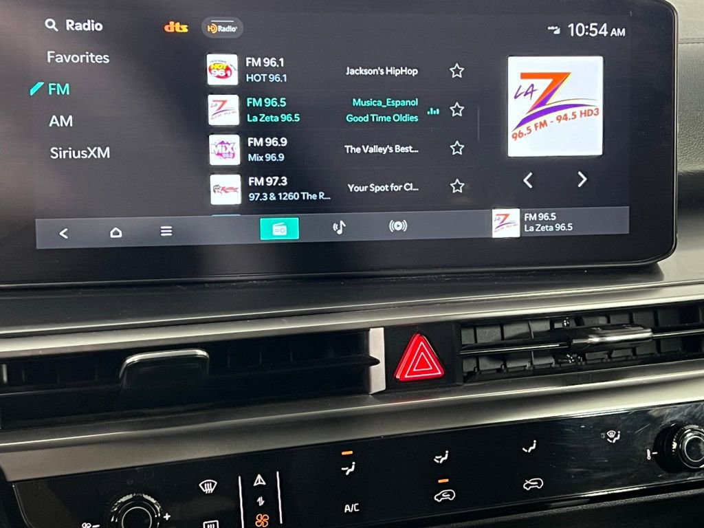 Used 2024 Kia Sorento LX image 17