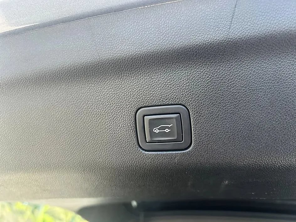 Used 2023 Chevrolet Tahoe LT RWD image 28