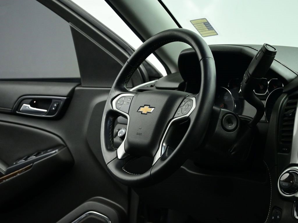 Used 2020 Chevrolet Suburban LT image 40