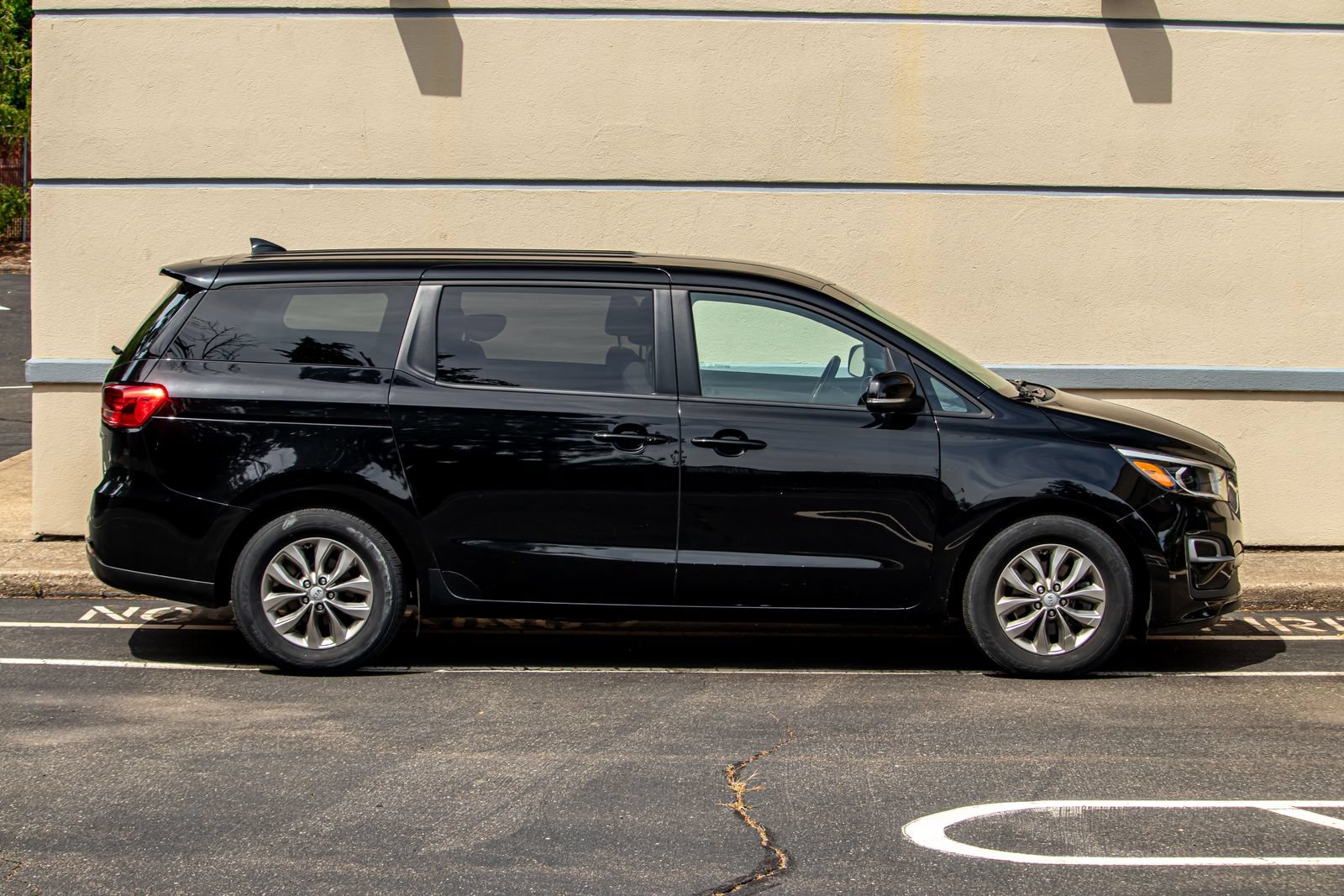 Used 2021 Kia Sedona LX FWD image 10